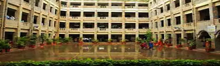 campus M.E.S. College Of Arts,  Commerce & Science